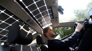 Una start-up alemana prueba un vehículo solar que se carga mientras se conduce