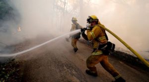 Mayor incendio forestal en la historia de California arderá durante todo agosto