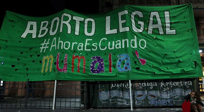 Argentina: Debaten ley para legalizar aborto en medio de manifestaciones a favor y en contra