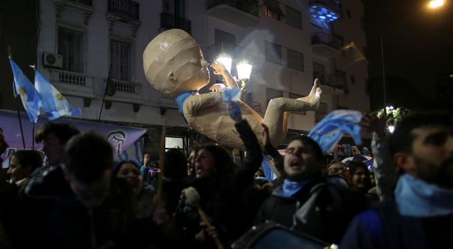 Senado de Argentina rechaza proyecto que buscaba legalizar el aborto