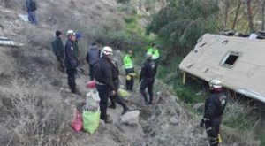 Huánuco: siete fallecidos y más de 40 heridos deja despiste y caída de bus al abismo