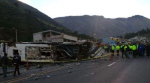 Ecuador: accidente en bus deja 24 personas muertas, mayoría son colombianos