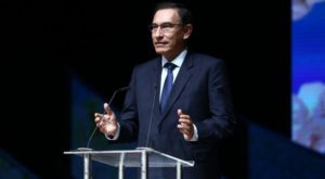 Martín Vizcarra anunció aumento salarial para profesores