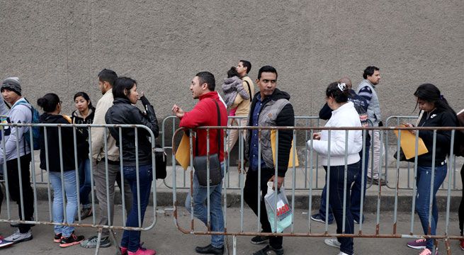 Ecuador endurece requisitos de ingreso para venezolanos, Perú anunciaría medida similar