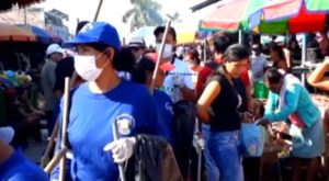 Iquitos: venezolanos limpian puerto turístico de Bellavista en agradecimiento