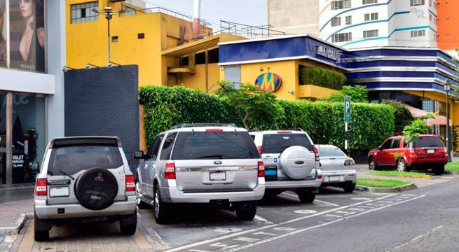 San Isidro: Falta de estacionamientos públicos genera malestar entre los vecinos