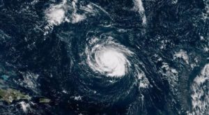 Huracán Florence se acerca a costa EEUU, piden evacuar a un millón de personas