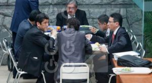 Captan a magistrados acusados de tráfico de influencias almorzando en el Congreso con Hinostroza