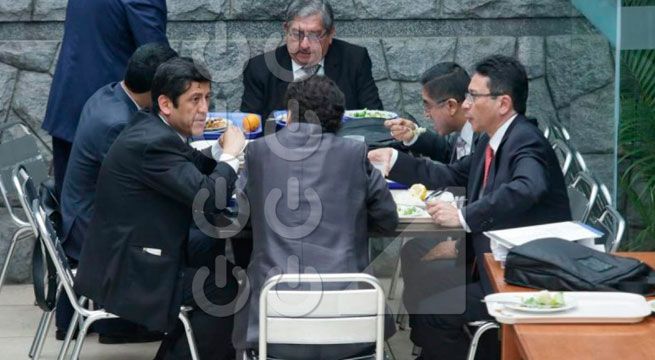 Captan a magistrados acusados de tráfico de influencias almorzando en el Congreso con Hinostroza