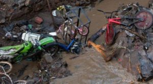 México: torrenciales lluvias provocan desborde de río y dejan seis muertos