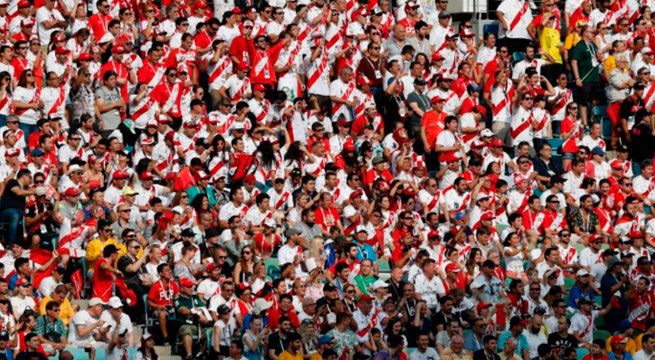 Hinchada peruana brinda su apoyo a la selección a horas del amistoso con Chile