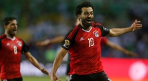 Mohamed Salah se lució con un tremendo gol olímpico jugando para Egipto