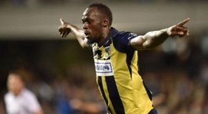 Usain Bolt marcó doblete en su primer partido como titular en su equipo