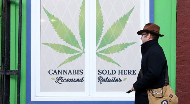 Canadá se convierte en la primera nación industrializada en legalizar la marihuana recreativa