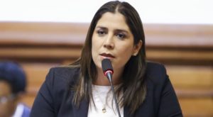 Úrsula Letona, Alejandra Aramayo y Karina Beteta pusieron vocerías a disposición