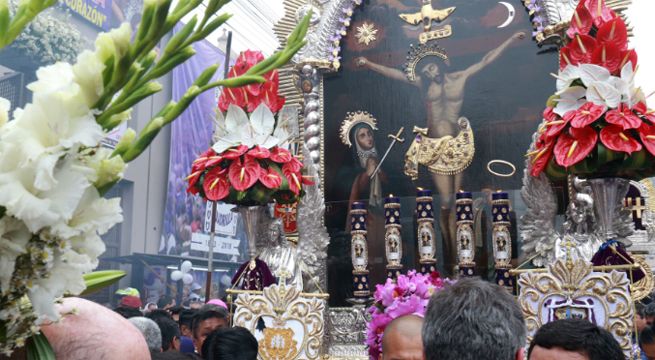 Señor de los Milagros ya recorre calles del centro de Lima