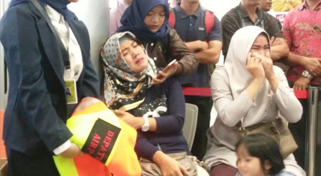 Avión de aerolínea indonesia con 189 personas a bordo se estrella en el mar