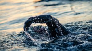 Un hombre de 33 años rodea a nado Gran Bretaña por primera vez