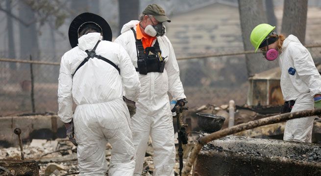 Continúan labores para contener incendio en California que ya dejó 63 muertos y 630 desaparecidos