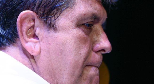 Alan García no podrá salir del Perú durante 18 meses