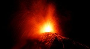 Guatemala: evacúan cuatro mil personas por nueva erupción del volcán Fuego