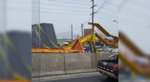 Comas: camión derribó puente peatonal en el km 22 de la Panamericana Norte