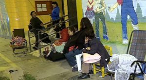 Familias hacen tres días de cola por vacantes en colegio del Callao