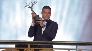 Kylian Mbappé ganó el trofeo Kopa, el primer Balón de Oro Sub 21 de la historia