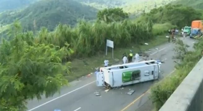 Colombia: 13 muertos y 20 heridos deja accidente de autobús
