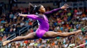 Gimnasta Simone Biles confiesa que toma pastillas para superar abuso