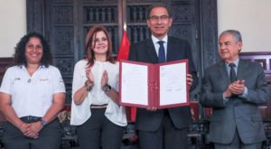 Martín Vizcarra promulgó ley que regula el uso de plástico