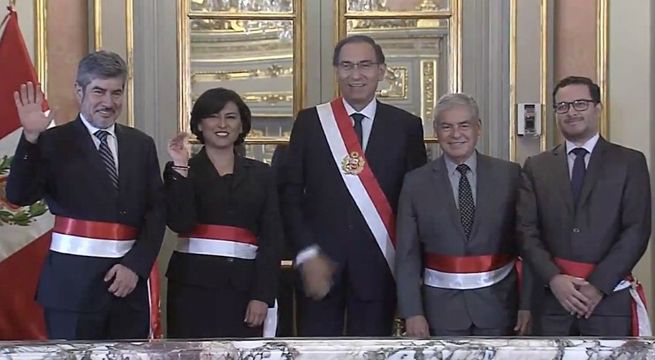 Martín Vizcarra tomó juramento a ministros de Trabajo, Comercio Exterior y Cultura