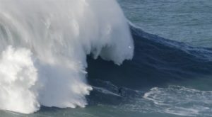 Surfista británico rompe el récord de la ola surfeada más grande