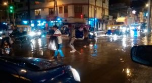 Tumbes: Torrencial lluvia de cuatro horas inundó calles de la ciudad norteña