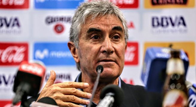 Juan Carlos Oblitas renovó contrato como director deportivo de la FPF
