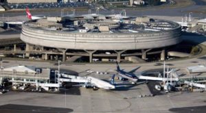 Dos detenidos por desatar el pánico con armas falsas en aeropuerto de París