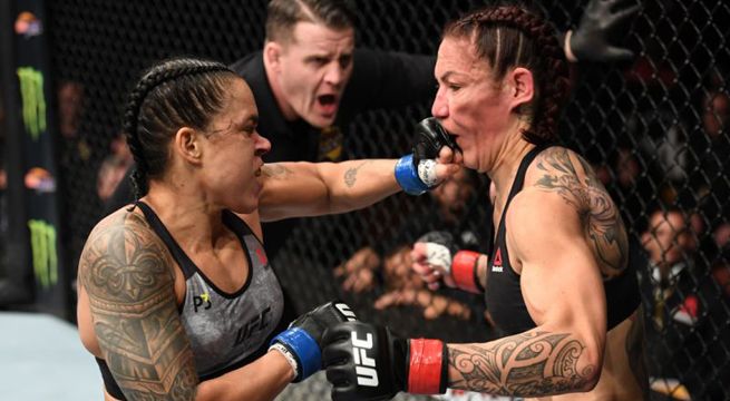 Brutal KO de Amanda Nunes contra Cris Cyborg para consagrarse doble campeona (Video)