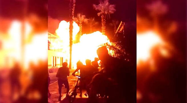 Explosiones provocan incendio en casa de playa de Asia (Videos)