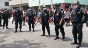 500 policías resguardan zona inundada en San Juan de Lurigancho