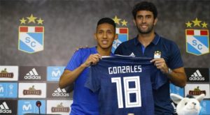 Christofer Gonzáles fue presentado oficialmente como nuevo jugador del Sporting Cristal