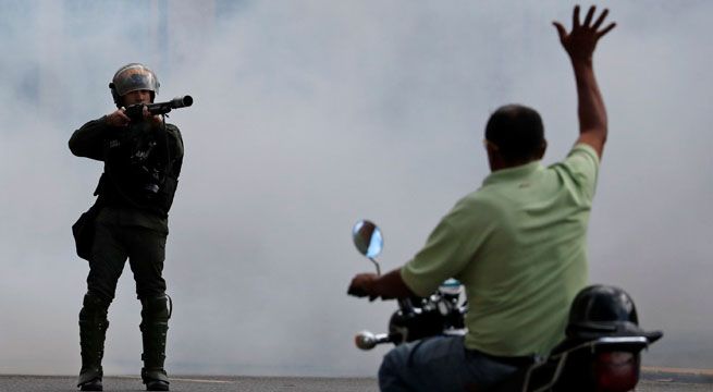 ONU dice que hay más de 40 muertos y 850 detenidos por violencia en Venezuela