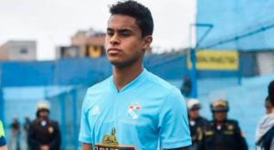 Sporting Cristal confirma préstamo de Cristopher Olivares al Vitoria de Portugal