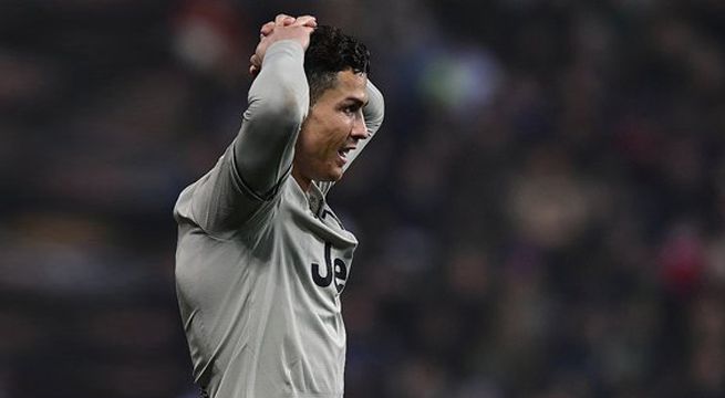 Cristiano Ronaldo noquea a compañero de un pelotazo tras molestarse con árbitro (Video)