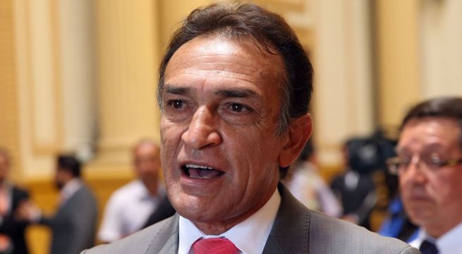Héctor Becerril pidió licencia temporal a la bancada y al partido Fuerza Popular