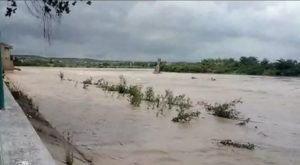 Río Tumbes se desborda y afecta al barrio de Bellavista