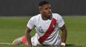 Jefferson Farfán podría perderse duelo ante El Salvador por golpe en el muslo