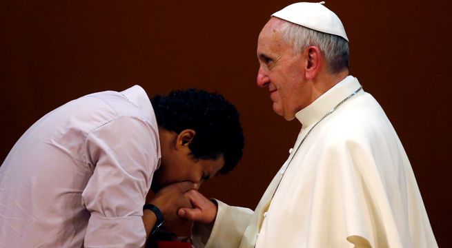 Misterio resuelto: Papa Francisco explicó porque no dejó besar su mano
