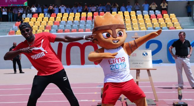 Usain Bolt estampa sus huellas en el estadio de atletismo de Lima 2019
