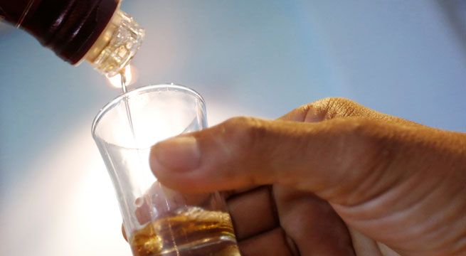 Estudio desacredita mito de que consumo moderado de alcohol puede ser saludable