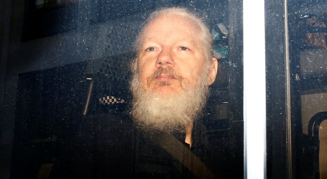 Policía británica arresta a Julian Assange tras siete años en embajada de Ecuador